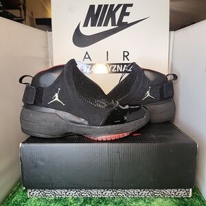 Nike Air Jordan XIX 19 OG Bred Mens 9.5 Black Red 2004 307546-061. Fits men Size